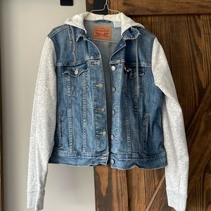 Women’s Levi denim jacket
